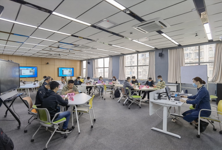 上海工匠學(xué)院新一期工匠學(xué)歷班招生啟動，賦能企業(yè)網(wǎng)絡(luò)技術(shù)服務(wù)人才培養(yǎng)